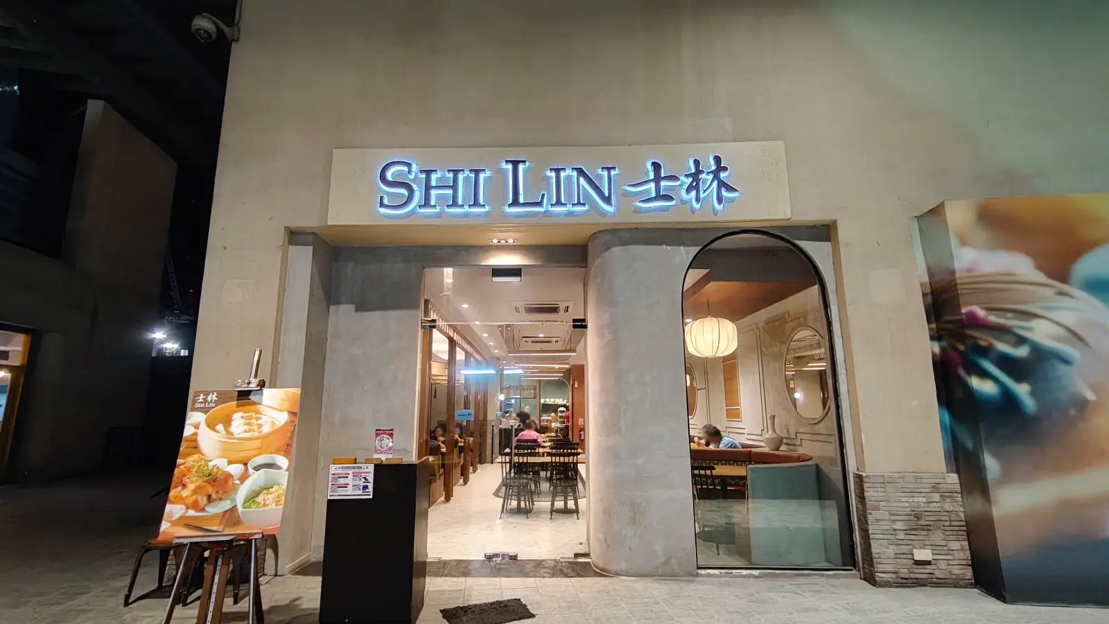 SHI LIN in TriNoma